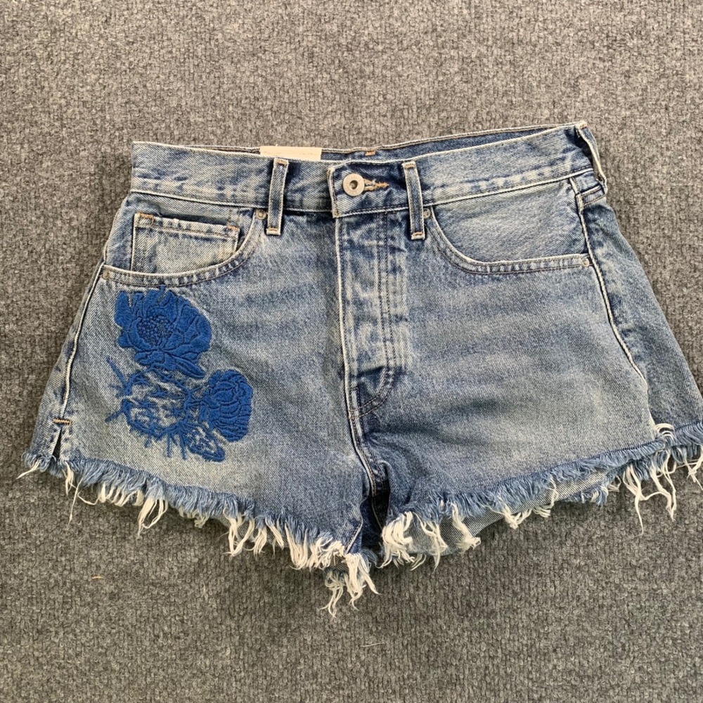 Levis Cheeky Shorts Size 27 High Rise Floral Embroidered Denim Light Wash NEW